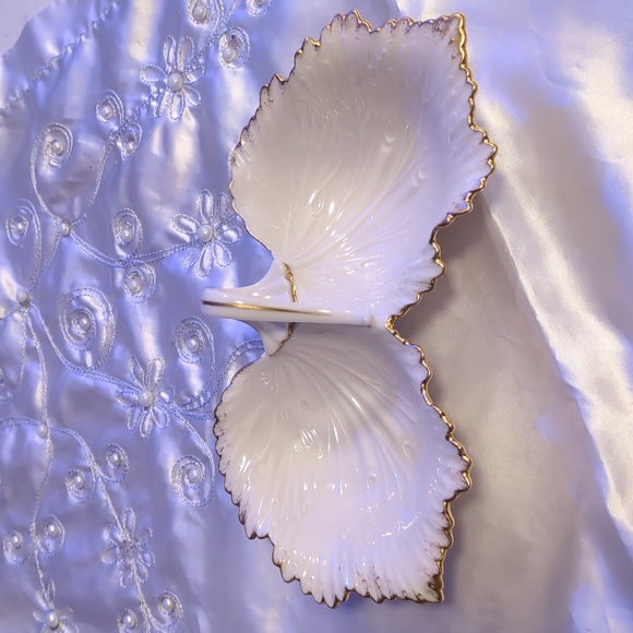 Lenox Two Leaf Serving Bowl with Handle in Ivory trimmed in Gold Made in… - Picture 1 of 5